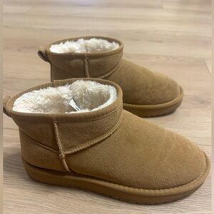 Cushionaire Hip Cozy Ankle Boots